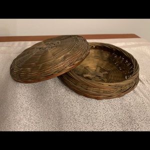 Basket with lid
